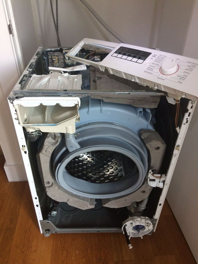 Washing machine repair technician working in Gauteng